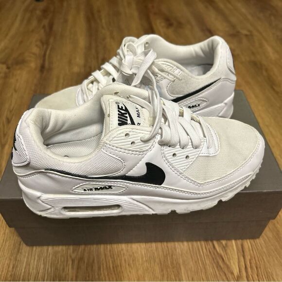 NIKE Air Max white black lace up shoes sneakers women’s 7 - Picture 9 of 10